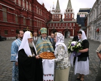 В день празднования в честь Казанской иконы Божией Матери Святейший Патриарх Алексий совершил Божественную литургию в Казанском соборе