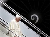 Папа Римский Бенедикт XVI пребывает с визитом в Бразилии