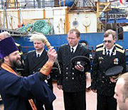 Настоятель Введенского храма в Мурманске освятил пограничный корабль 'Подольск'