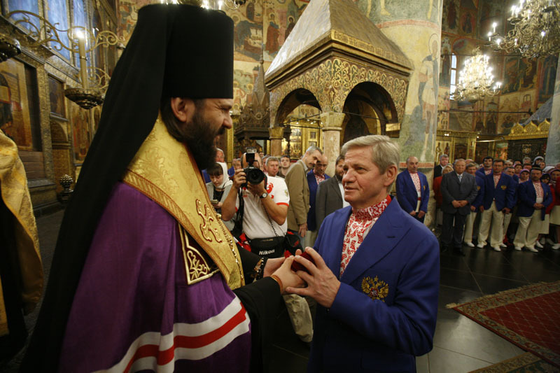 Молебен в Успенском соборе Московского Кремля перед началом выступления российской сборной на Олимпиаде в Пекине