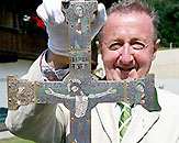 Уникальный средневековый крест обнаружен на помойке в Австрии