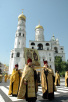 Во главе крестного хода - икона святых просветителей славян