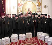 Архиепископ Тираспольский Юстиниан передал молдавоязычным приходам Приднестровья комплекты Миней на молдавском языке