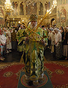 В День Святого Духа Предстоятель Русской Православной Церкви совершил Божественную литургию в Успенском соборе Кремля