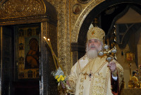 В день памяти митрополита Ионы архиепископ Истринский Арсений совершил богослужение у мощей святителя в Успенском соборе Кремля