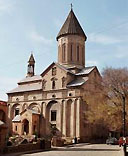 В Армянской Церкви возмущены попыткой осквернения могил на территории тбилисского храма 'Святой Норашен'