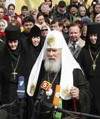 Святейший Патриарх Алексий назвал события, связанные с переносом памятника советским воинам в Таллине, аморальными