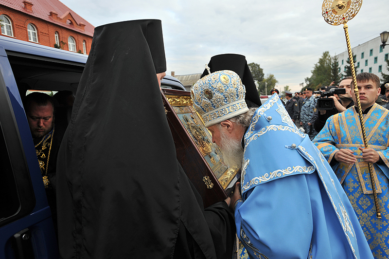 Патриарший визит в Курскую епархию. День второй. Божественная литургия в Курской Коренной пустыни.