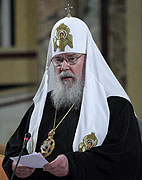 В докладе Святейшего Патриарха Алексия на Архиерейском Соборе были рассмотрены вопросы финансового обеспечения деятельности Церкви