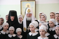 Святейший Патриарх Кирилл совершил Литургию в Покровском монастыре в Хотькове и посетил детский приют обители