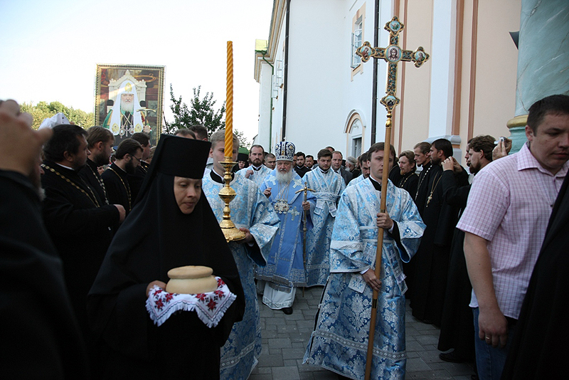 Патриарший визит на Украину. День восьмой. Божественная литургия в Свято-Троицком Корецком женском монастыре.