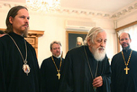 Святейший Патриарх поздравил протопресвитера Виталия Борового с 90-летием со дня рождения и наградил его орденом святителя Иннокентия Московского