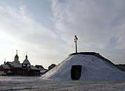 В Кемеровской епархии освящен храм, построенный в виде холма