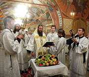 В праздник Преображения Господня епископ Красногорский Савва совершил богослужение в храме Спаса Преображения на Песках
