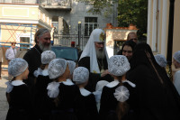 Святейший Патриарх встретился с воспитанницами приюта Свято-Покровского Хотьковского монастыря