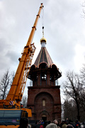 Установлен крест на колокольне строящегося храма преподобной Евфросинии Московской