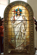 В музее петербургской Академии художеств выставлен для обозрения уникальный витраж 'Христос Вседержитель'