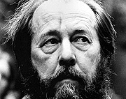 В день годовщины смерти А.И. Солженицына на его могиле была совершена панихида