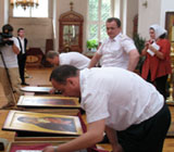 Московские таможенники передали пять икон Пресвятой Богородицы в подмосковный храм