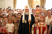 Святейший Патриарх Кирилл встретился с юными паломниками