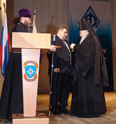 Архиепископ Благовещенский Гавриил вручил награды активистам, содействующим епархии
