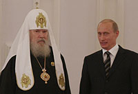 В.Путин вручил Святейшему Патриарху Алексию Государственную премию за просветительскую и миротворческую деятельность