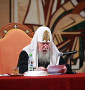 В докладе на Архиерейском Соборе Святейший Патриарх Алексий рассмотрел вопросы юридического обеспечения деятельности церковных структур
