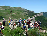 Крымские паломники совершили крестный ход к православной святыне на вершине горы Пахкал-Кая
