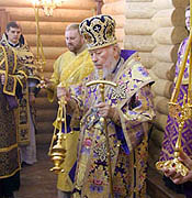 В Великий Четверг митрополит Владимир совершил Божественную литургию в храме Всех святых на территории комплекса Воскресенского собора в Киеве