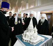 Святейший Патриарх Алексий посетил в Минске Всехсвятский храм-памятник, строящийся в память безвинно убиенных