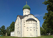 В Великом Новгороде осквернен храм XIV века