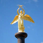 Ко Дню города в Донецке установлена скульптура 'Добрый ангел мира'