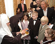 Святейший Патриарх Алексий принял участие в детском Рождественском празднике в Свято-Даниловом монастыре
