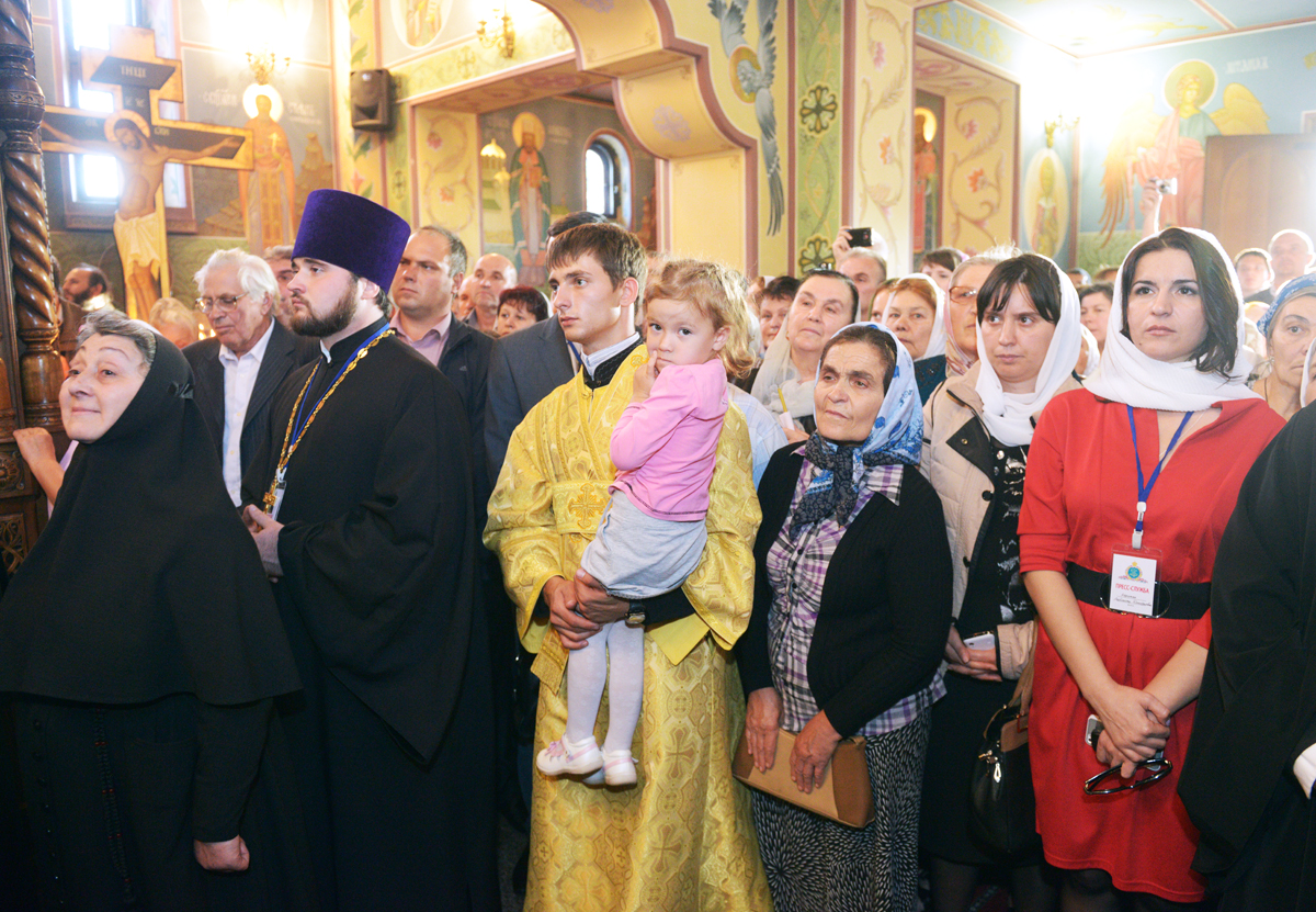 Патріарший візит до Тираспольської єпархії. Відвідування м. Бендери. Прибуття в Тирасполь, молебень у соборі Різдва Христового, відвідування єпархіального управління