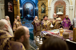 Патріарше служіння у Великий Четверток у Храмі Христа Спасителя. Літургія та чин освячення мира