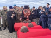 Архиепископ Элистинский Юстиниан совершил погребение останков погибших в годы Великой Отечественной войны на территории Калмыкии воинов 28-й армии