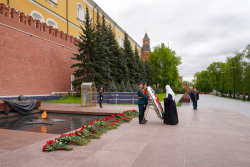 Возложение венка к могиле Неизвестного солдата у Кремлевской стены
