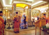 В 80-ю годовщину со дня Победы в Великой Отечественной войне Патриарший экзарх всея Беларуси возглавил Литургию в крипте храма-памятника в честь Всех святых города Минска
