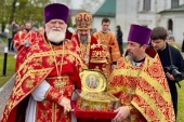 В город Торопец Тверской области принесены мощи святителя Тихона, Патриарха Московского и всея России