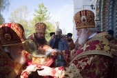 Віруючі Ярословської митрополії вклонилися мощам Патріарха Тихона