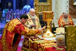 В день памяти равноапостольных Мефодия и Кирилла Предстоятель Русской Церкви совершил Литургию в Храме Христа Спасителя