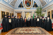Вручение церковных наград насельникам Троице-Сергиевой лавры в праздник Святой Троицы