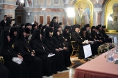 При участии Синодального отдела по монастырям и монашеству в Екатеринбурге прошел круглый стол «Суть монашеского подвига в современном мире»
