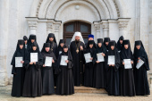 Митрополит Владимирский Никандр вручил свидетельства выпускникам курсов базовой подготовки в области богословия для монашествующих