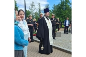 В шестую годовщину гибели глубоководной станции АС-31 «Лошарик» на Серафимовском кладбище Санкт-Петербурга молитвенно помянули погибших подводников
