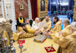 Патриаршее служение в праздник Владимирской иконы Божией Матери в Храме Христа Спасителя. Хиротония архимандрита Амвросия (Марченко) во епископа Грозненского и Сунженского