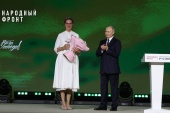 Матушка Ольга Язева из Красноярской епархии получила награду из рук Президента России на форуме в Москве