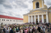 В Нило-Столобенской пустыни молитвенно отметили 30-летие возвращения мощей преподобного Нила и 35-летие передачи обители Русской Православной Церкви