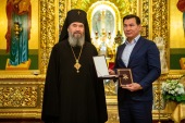 Архиепископ Элистинский Юстиниан вручил главе Калмыкии орден Славы и чести