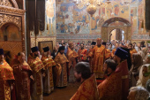 Ночная Литургия совершена в Троицком соборе Ипатьевского монастыря в день памяти святых Царственных страстотерпцев